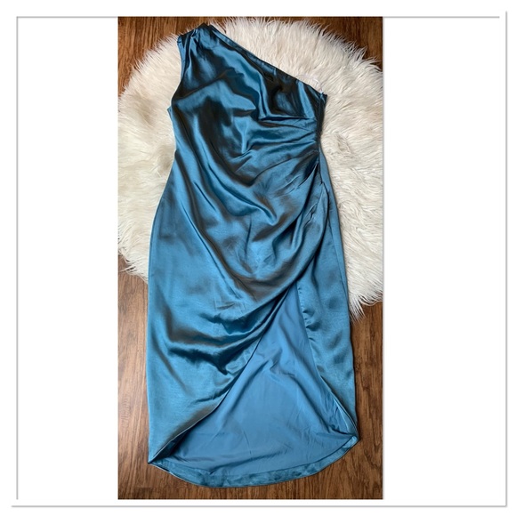 Elliatt Cassini Satin One Shoulder Gathered Side Dress In Cadet Blue XXL New - Picture 1 of 10